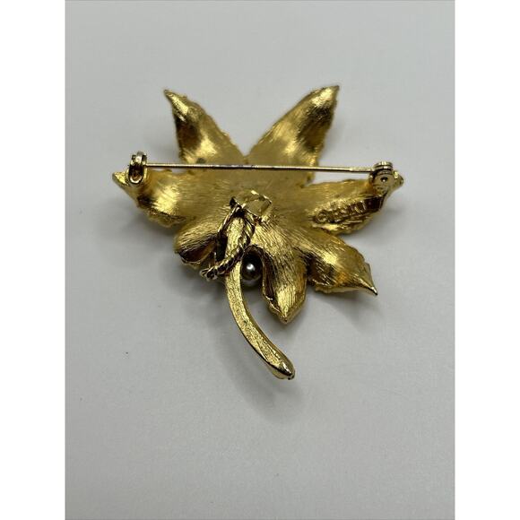 Vintage BSK Signed Brushed Gold Tone Textured Faux Pearl Leaf Brooch Pin - Picture 6 of 10